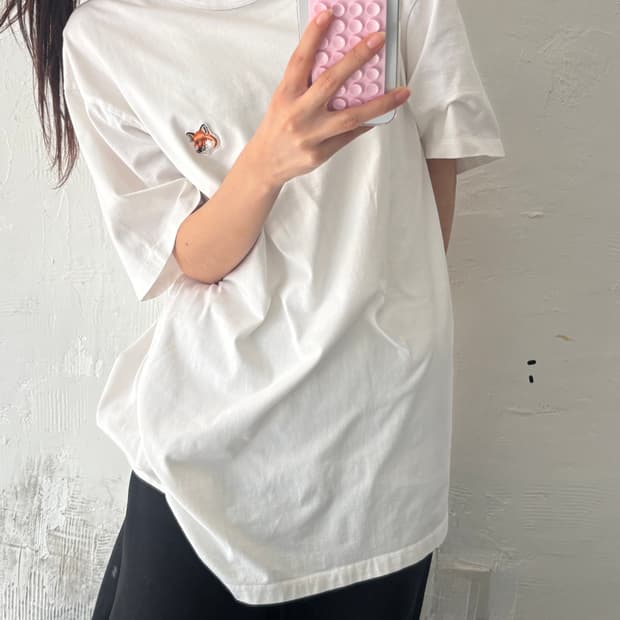 Maison Kitsune 메종 키츠네 화이트컬러 폭스헤드 패치 반팔 티