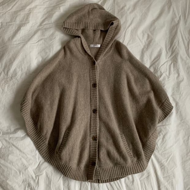 베이지 오버 케이프