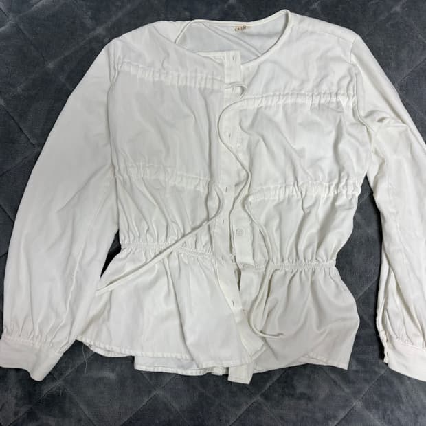 흰색 블라우스
