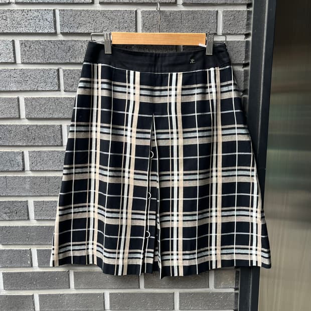 COURREGES 꾸레쥬 버튼 슬릿 스커트