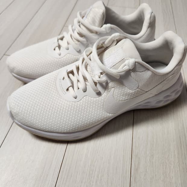 나이키 레볼루션 6 넥스트 네이처 사이즈265 DC3728-102

