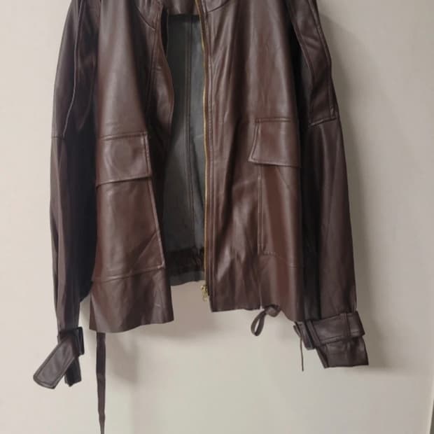NA-KD 브라운 인조 레더 자켓 판매해요