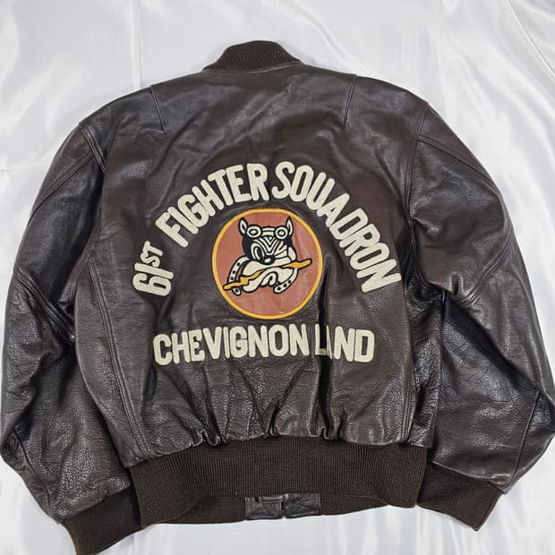 쉐비뇽봄버가죽자켓