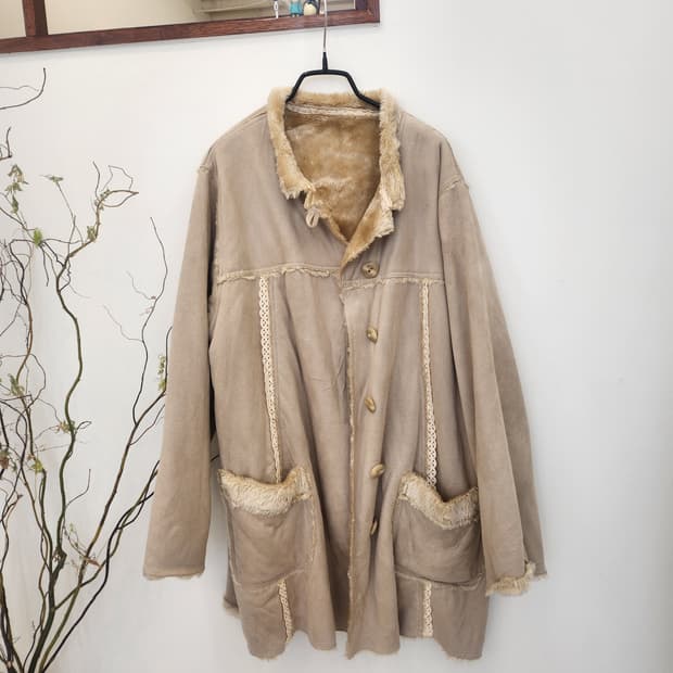 지구샵에서 구입 일본빈티지 가벼운 무스탕코트