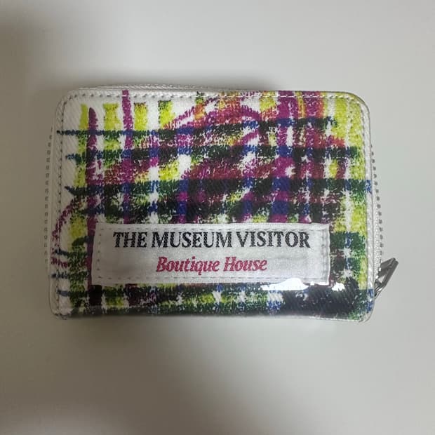 더뮤지엄비지터 반지갑