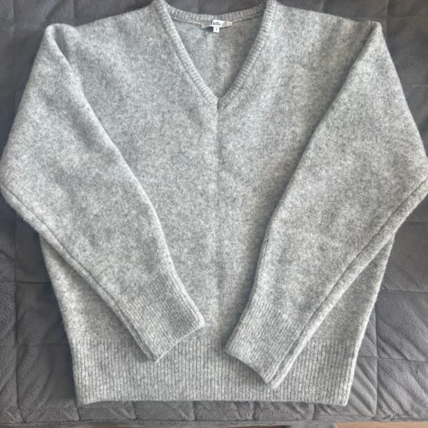 [2] 타일레 모헤어 브이넥 클라우드그레이 (택제거 새상품)