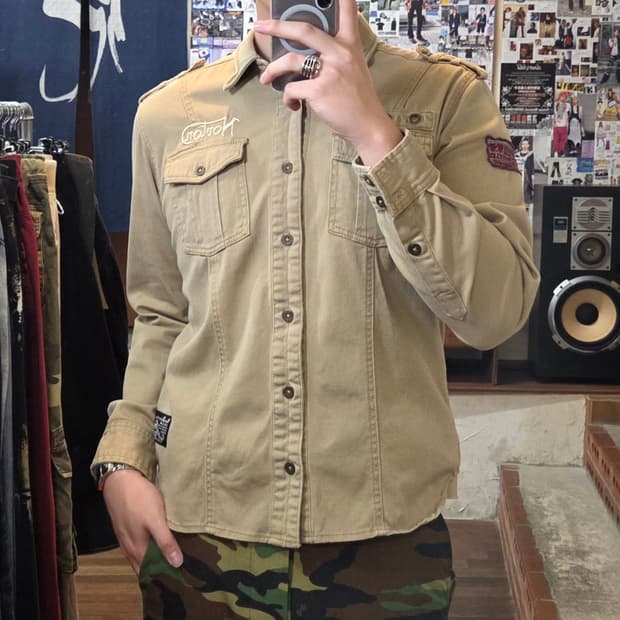 JPN 노턴 밀리터리 자수 베이지 셔츠