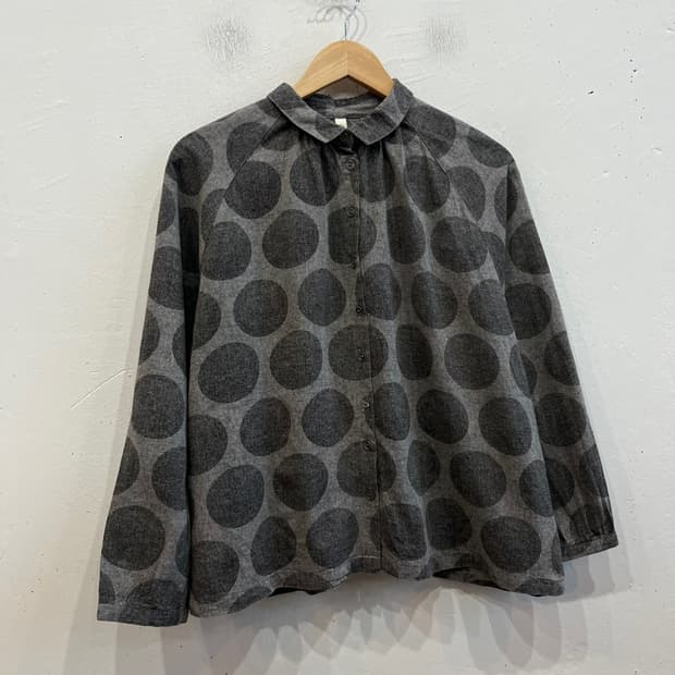 Cloudnine 린넨 블렌디드 도트 셔츠 블라우스