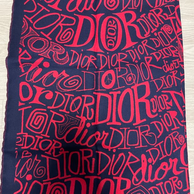 디올 그래픽 디자인 블랭킷