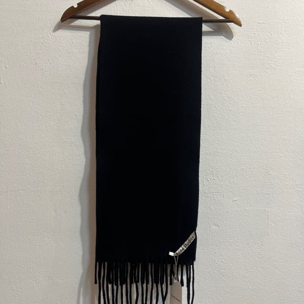 아크네 스튜디오 울 머플러