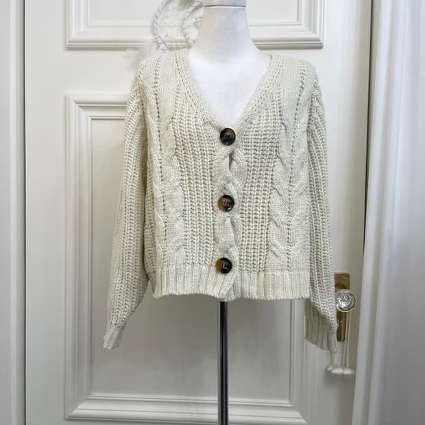 ivory twist 3button winter cardigan