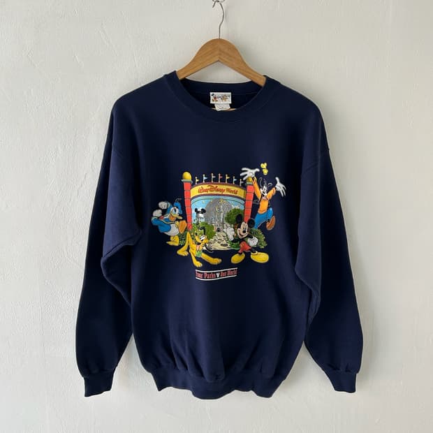 90's Walt Disney Mickey USA Sweatshirt. 