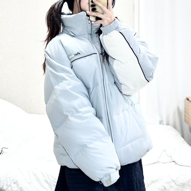 아식스 00‘s 뮤트하늘 덕다운 패딩