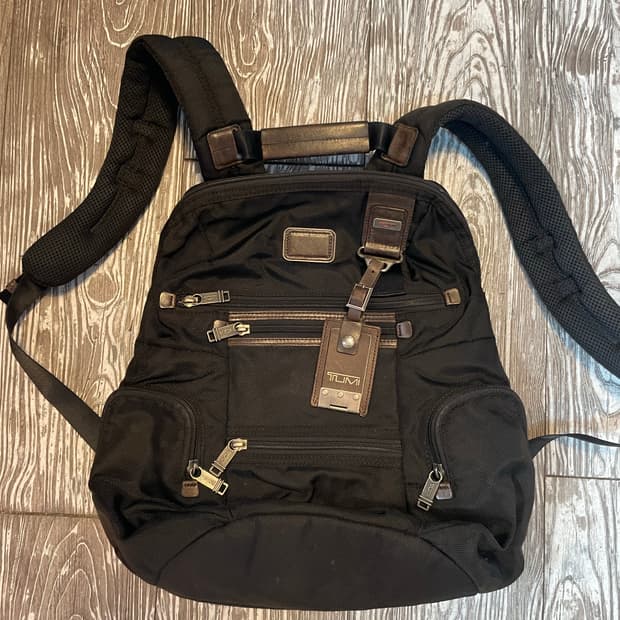 투미(TUMI) 알파 브라보 녹스(Alpha Bravo Knox) 백팩