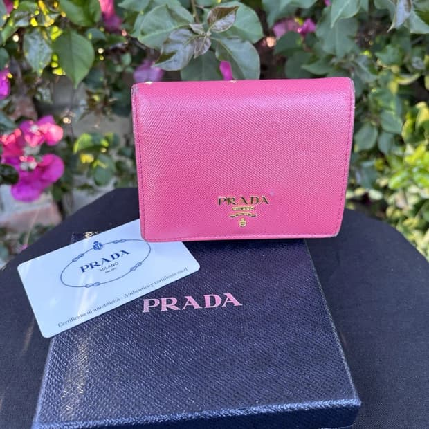 프라다 지갑 Saffiano Leather Compact Wallet