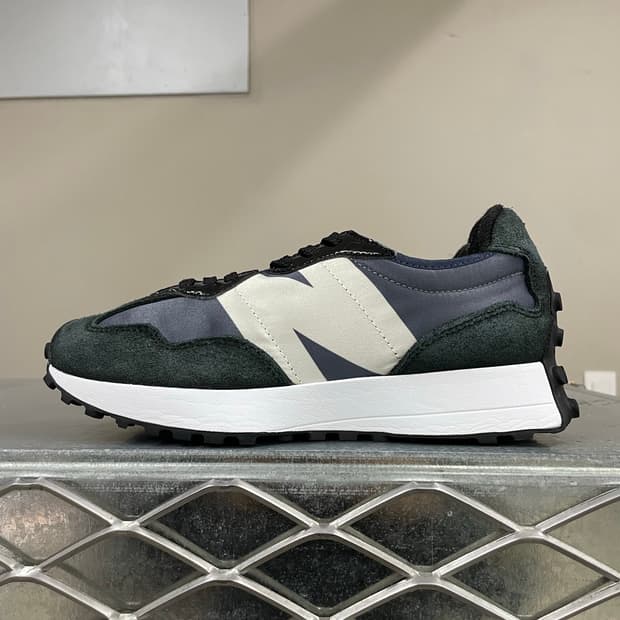 뉴발란스 327 스니커즈 230