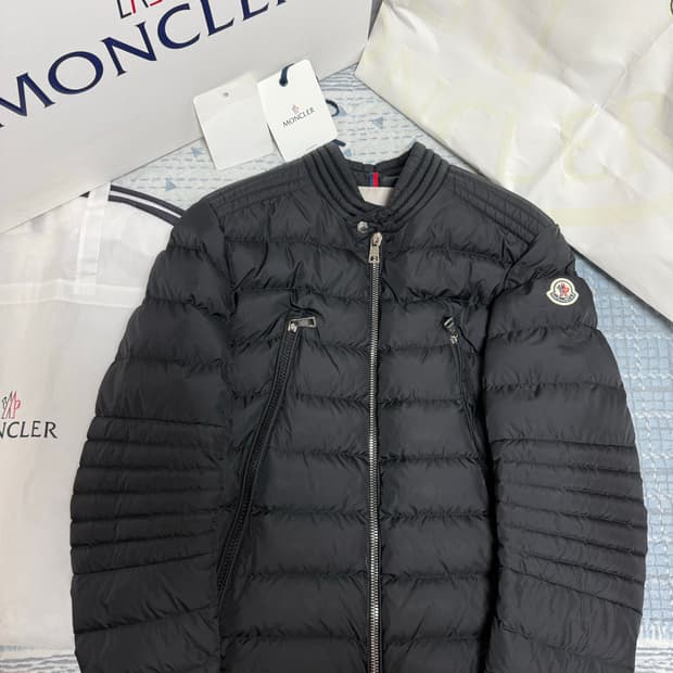 몽클레어 아미오 패딩 4사이즈 풀박스