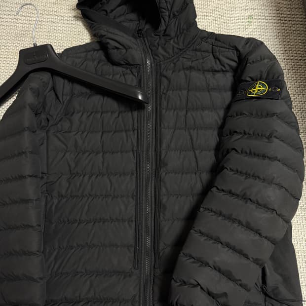 신형 최저가 스톤아일랜드 룸우븐 텔라 경량패딩 M