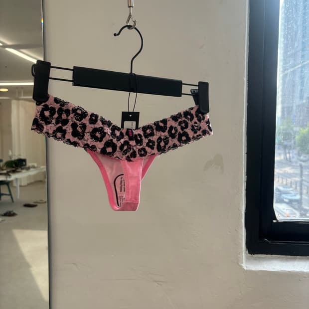 빅토리아시크릿 플라워 레이스 티팬티