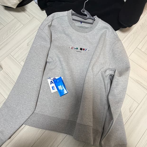 아더에러 스와로브스키 콜라보 맨투맨 xl사이즈 판매합니다