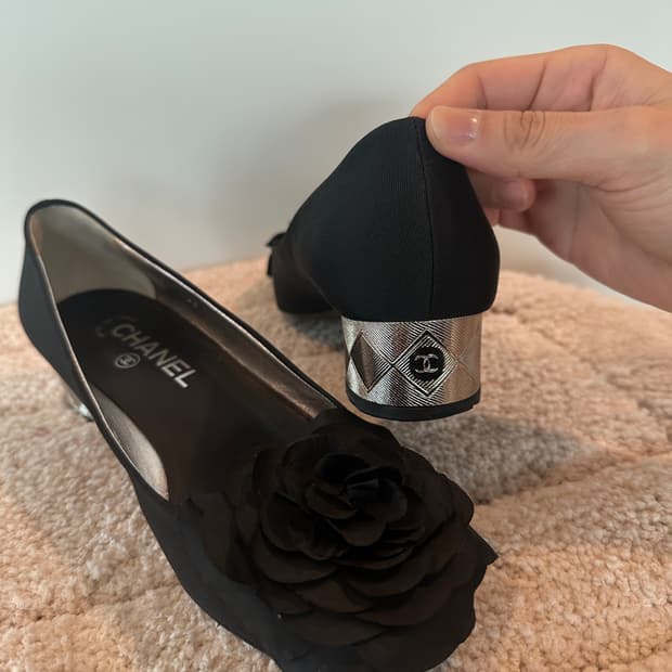 정품 샤넬 까멜리아 블랙 슈즈 240