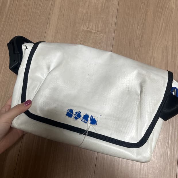 아더에러 크로스백