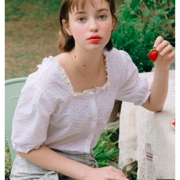 마가린핑거스 펀칭 블라우스
