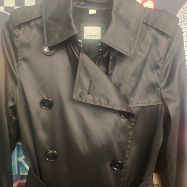 버버리(Burberry) 켄싱턴(Kensington) 트렌치 코트