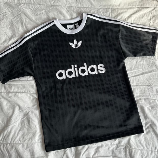 아디다스 아디컬러 블랙 반팔 티