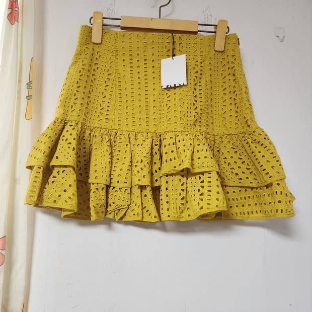 새옷)자라 옐로우 펀칭 레이스 프릴 스커트M(28)
