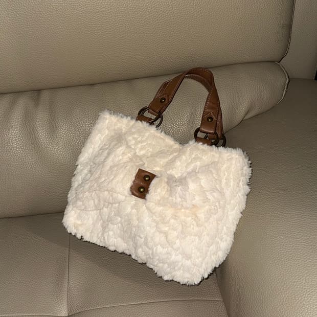 fuzzy fur ribbon point tote bag