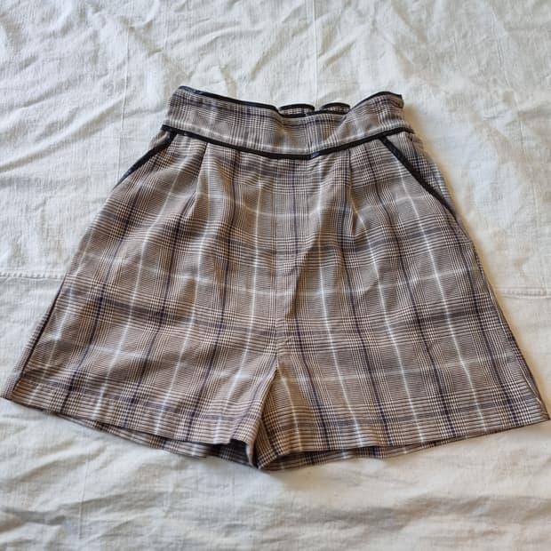 체크 하이웨스트 쇼츠 / 베이지 클래식 무드