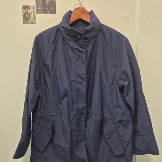 빈폴 브랜드의 여성용 바람막이 95
사이즈 