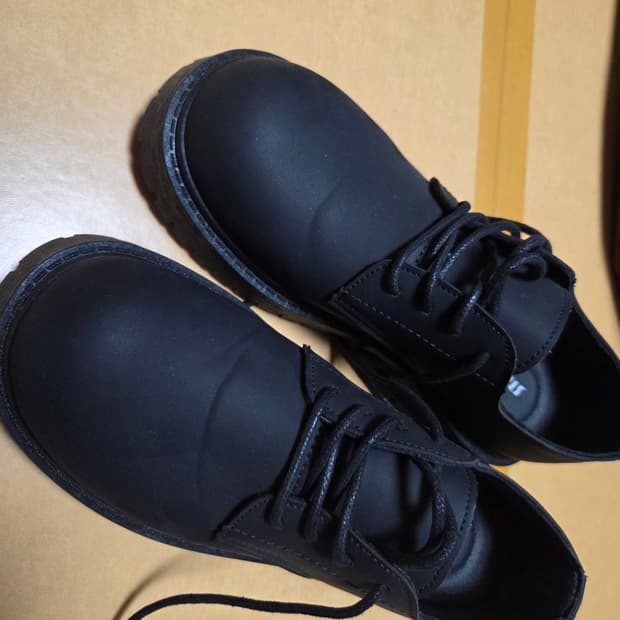 식스핏 볼드 토 더비 270