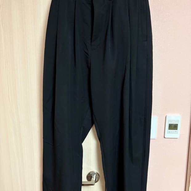 노운 와이드 테이퍼드 팬츠 블랙 (2)