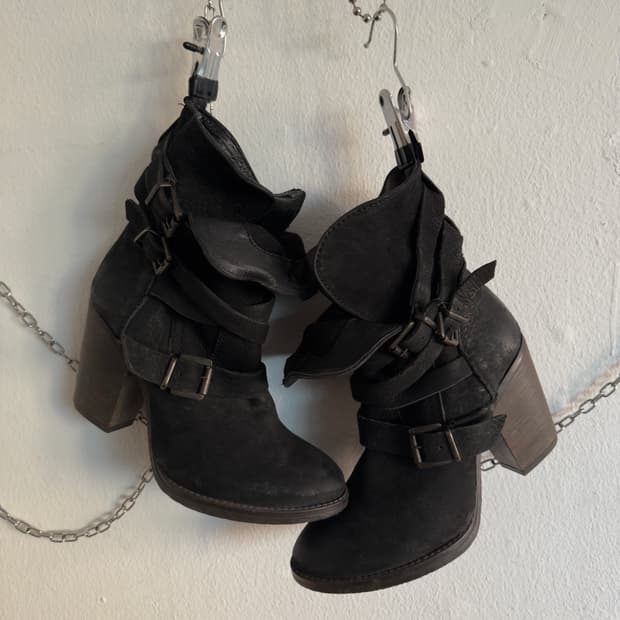 스티브 매든 아티저널 슈링크 레더 3버클 앵클부츠