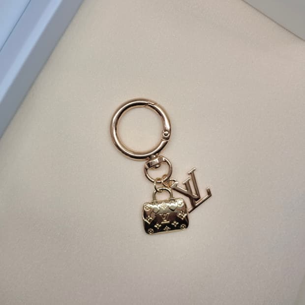 2+1 행사) 루이비통 키링 빈티지 펜던트 로고 토트백
