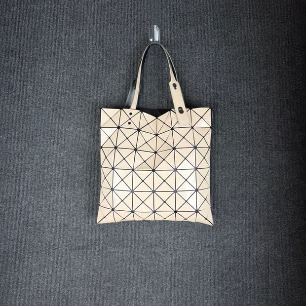 이세이미야케 바오바오 룻 루센트 토트백