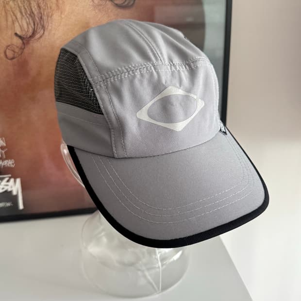 미스치프 롬버스 러닝 캡 그레이