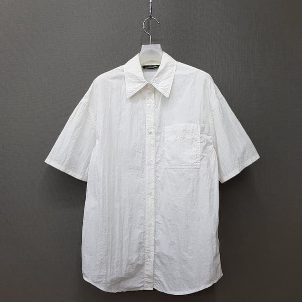 럭키슈에뜨  2023 루즈핏 크링클 화이트 셔츠 36사이즈
