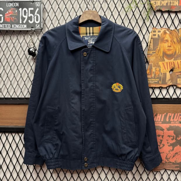 80s 버버리 블루종 자켓 전면 월계수 기사 로고 포인트 네이비