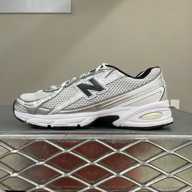 뉴발란스 740 메탈릭 실버 260