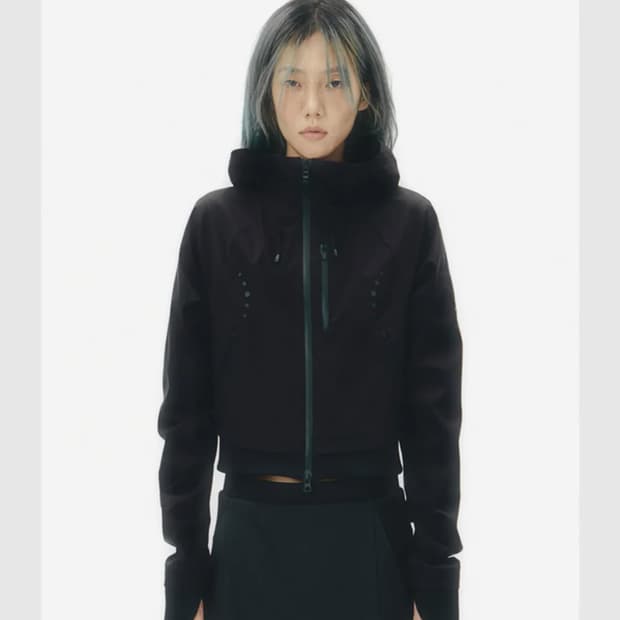 데상트 오호스 Crop Hard Shell Jacket 