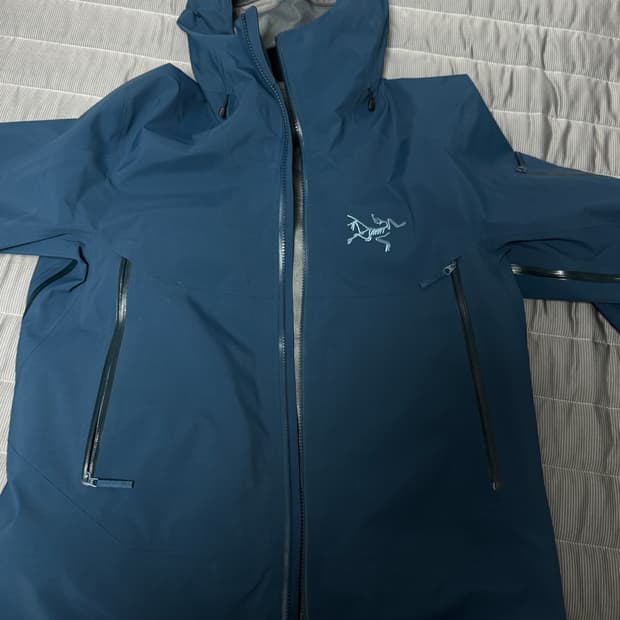 아크테릭스 FW21 세이버 AR M사이즈