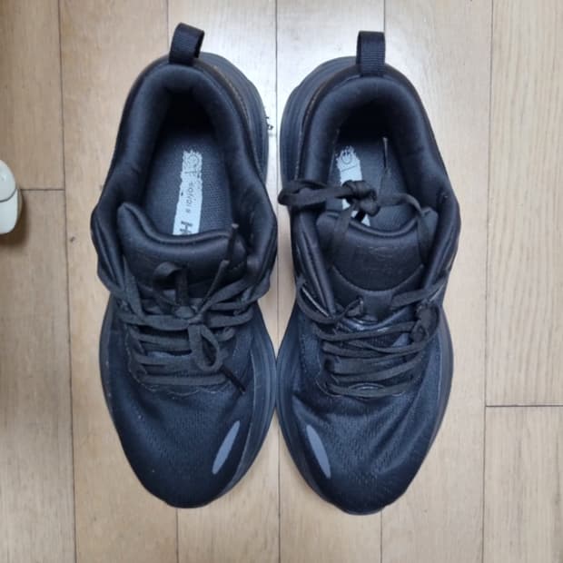 호카 본디8 운동화(260)