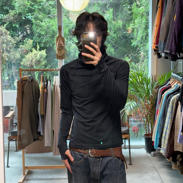 언더아머 모크넥 롱슬리브