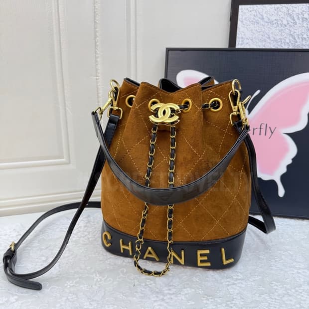 샤넬 투톤 스웨이드 버킷백 브라운