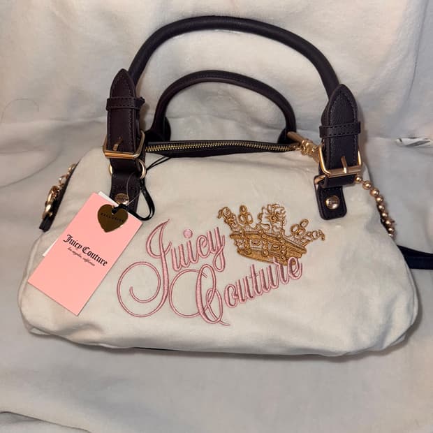 쥬시꾸뛰르 화이트 벨벳 핸드백 베이비베어 갸루 베메클