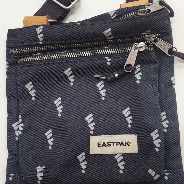 이스트팩 미니 크로스백