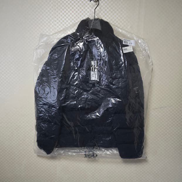 CP컴퍼니 에코 크롬 R 다운 자켓 네이비